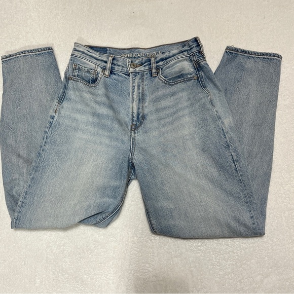 American Eagle Women's Jeans Distressed Relaxed Mom Light Wash Size 2 - Picture 6 of 16